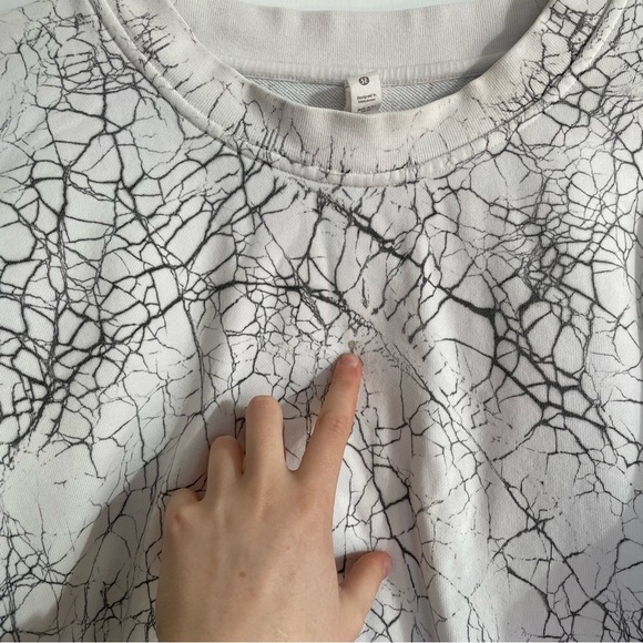 Lululemon Perfectly Oversized Crewneck White Black Crackle Print Womens 8 - Picture 3 of 9